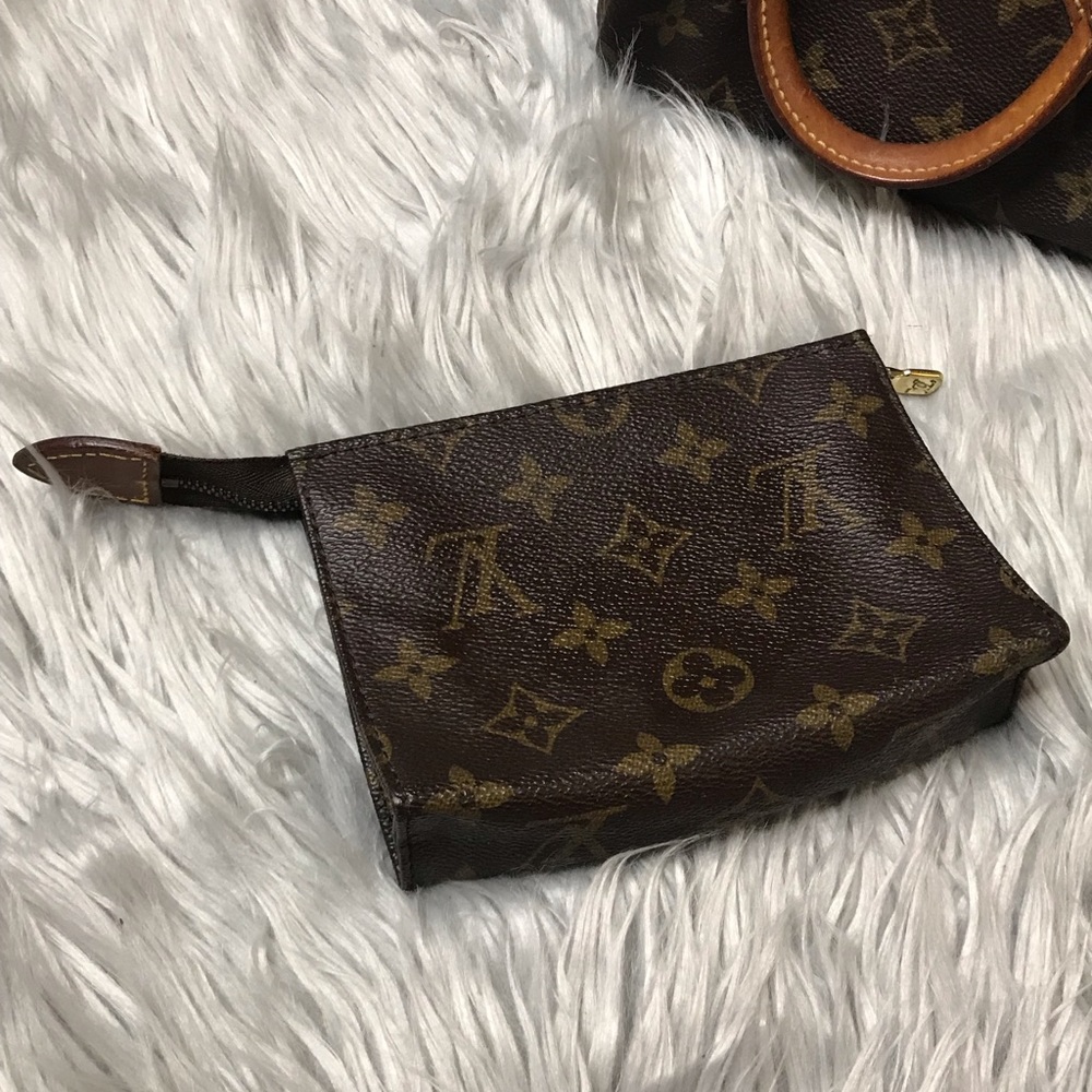 AUTH Louis Vuitton Toiletry Pouch 15 TH0965 - Picture 2 of 7